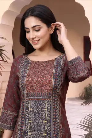 Maroon Ajrakh Print Short Kurti with Thread Work Neckline - photo 3