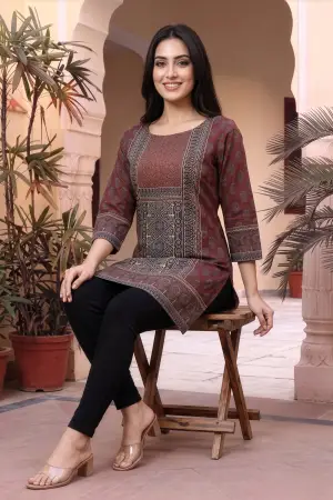 Maroon Ajrakh Print Short Kurti with Thread Work Neckline - photo 5